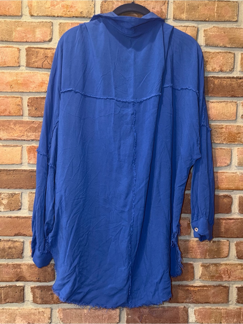 Aemi + Co Raw Edge Seam Collared Long Sleeve Shirt Size Medium - Picture 4 of 5